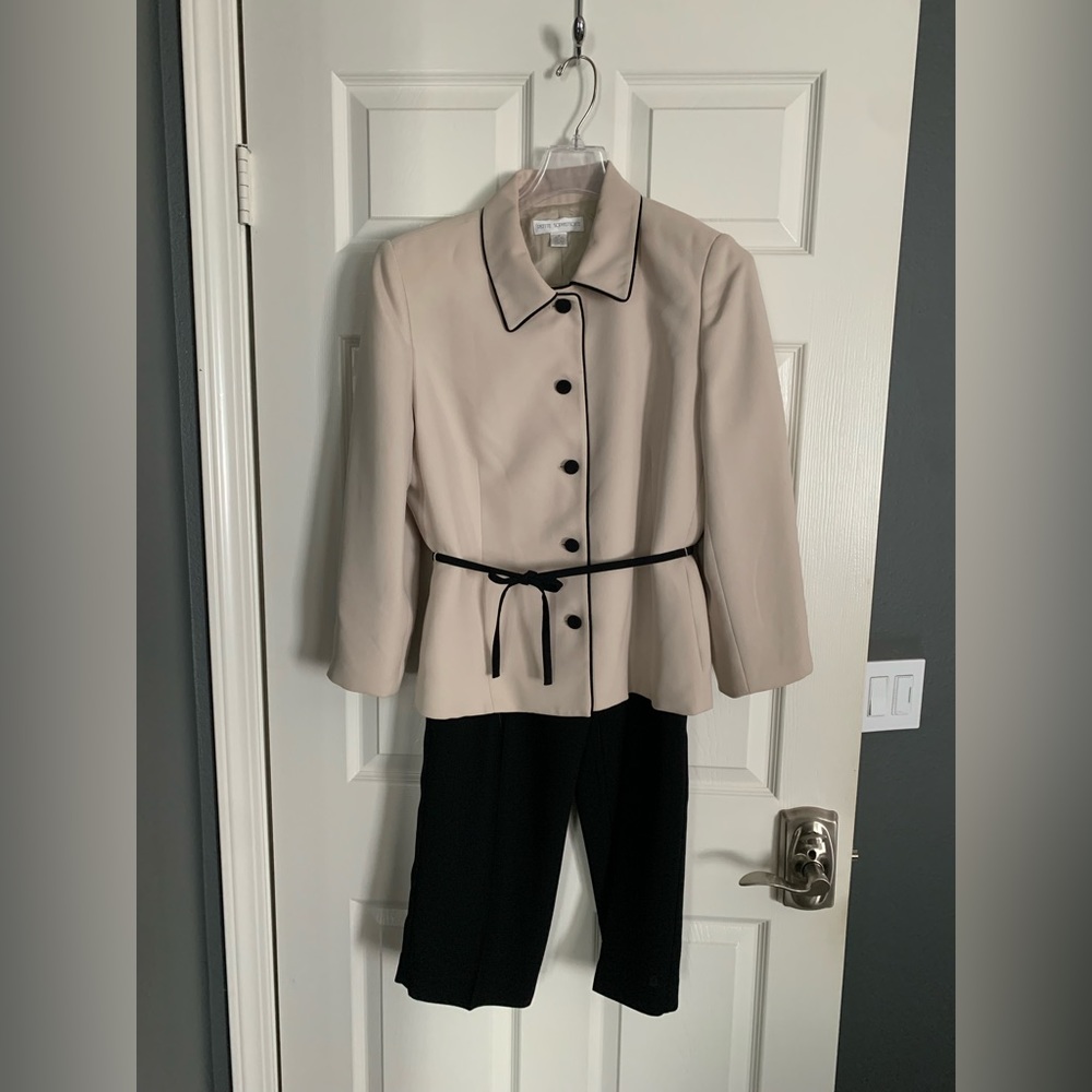 Petite Sophisticate Beige & Black Pantsuit- Size 14